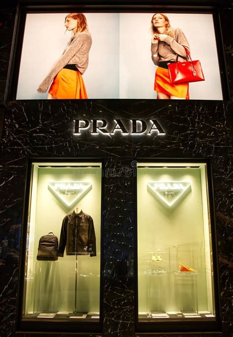 Prada a Bologna in Galleria Cavour 1N: ⏰ orari e ☎ telefono.